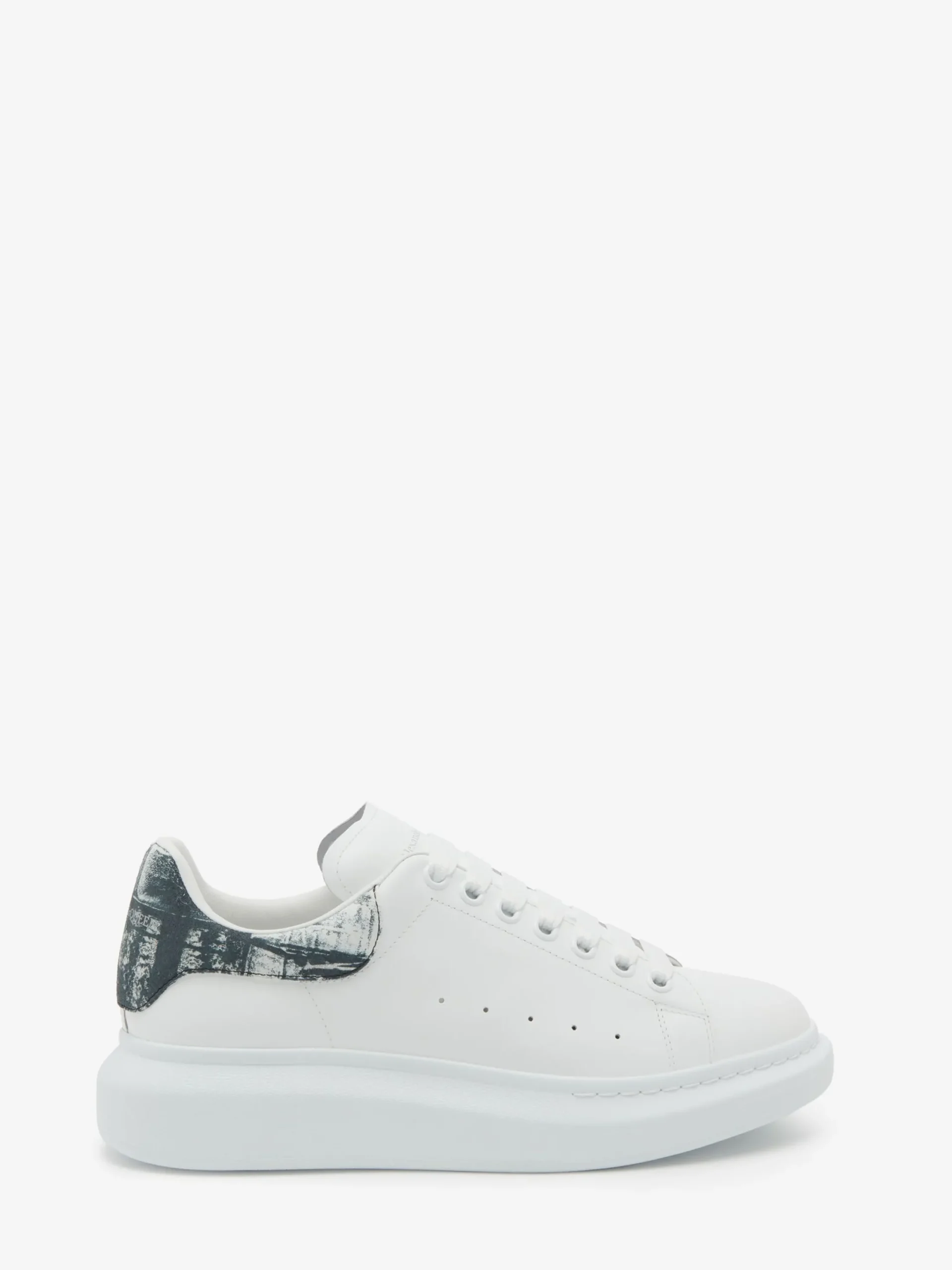 Fashion Alexander McQueen Men's Oversized Sneaker in White/Black