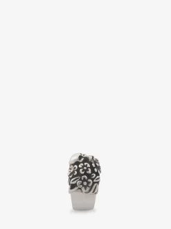 Fashion Alexander McQueen Men's The Floral Skull Ring in Antique silver