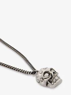 Store Alexander McQueen Men's The Knuckle Skull Necklace in Antique silver