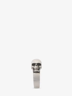 Store Alexander McQueen Men's The Side Skull Ring in Antique silver