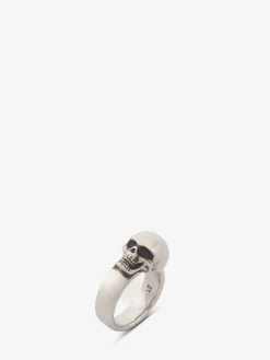 Store Alexander McQueen Men's The Side Skull Ring in Antique silver