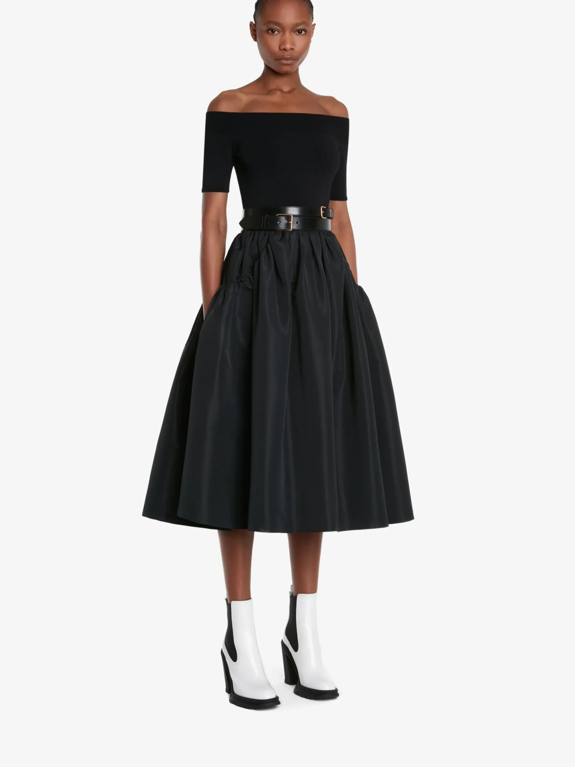 Hot Alexander McQueen Women's Off-the-shoulder Knit Top in Black