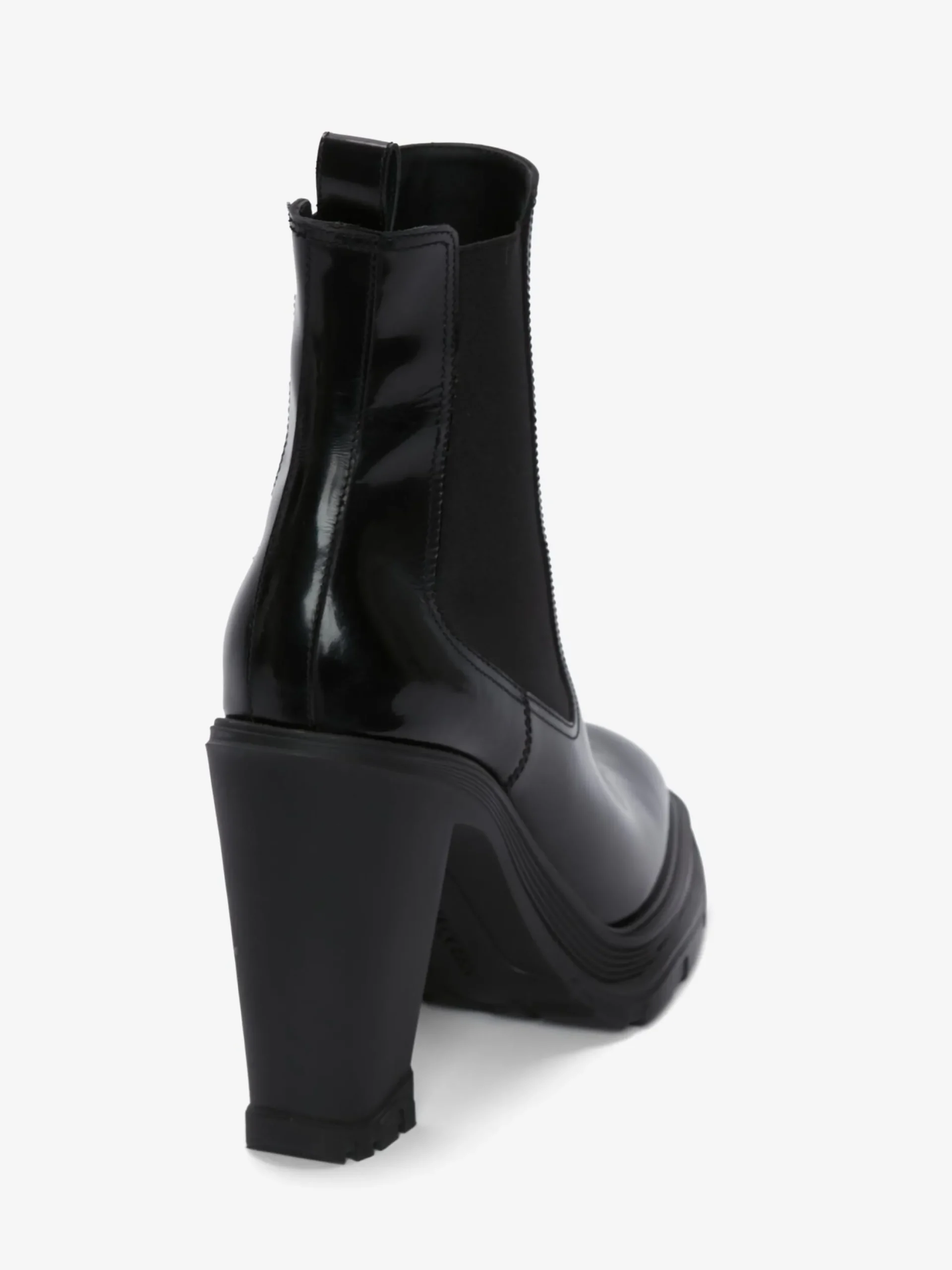 Store Alexander McQueen Women's Tread Heeled Chelsea Boot in Black